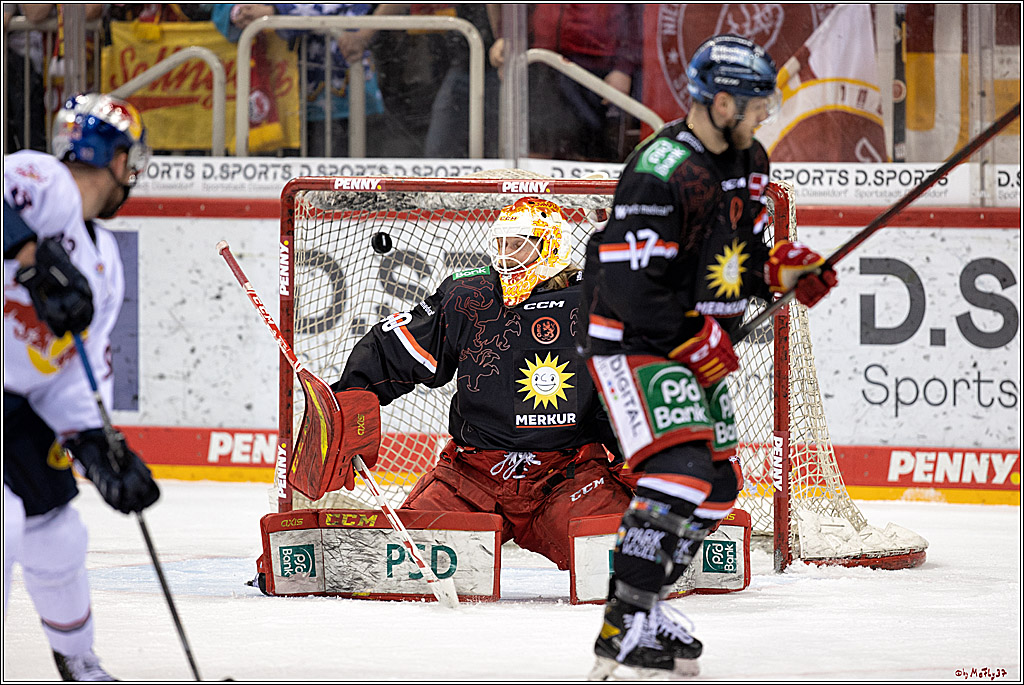 PENNY DEL Viertelfinale 4. Spiel; Duesseldorfer EG - Red Bull Muenchen; Duesseldorf, 16.04.2022